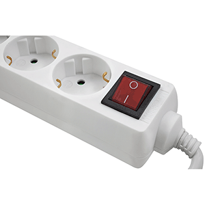 Base 4 tomas + interruptor cable 3x1.5mm² 1.5m blanca